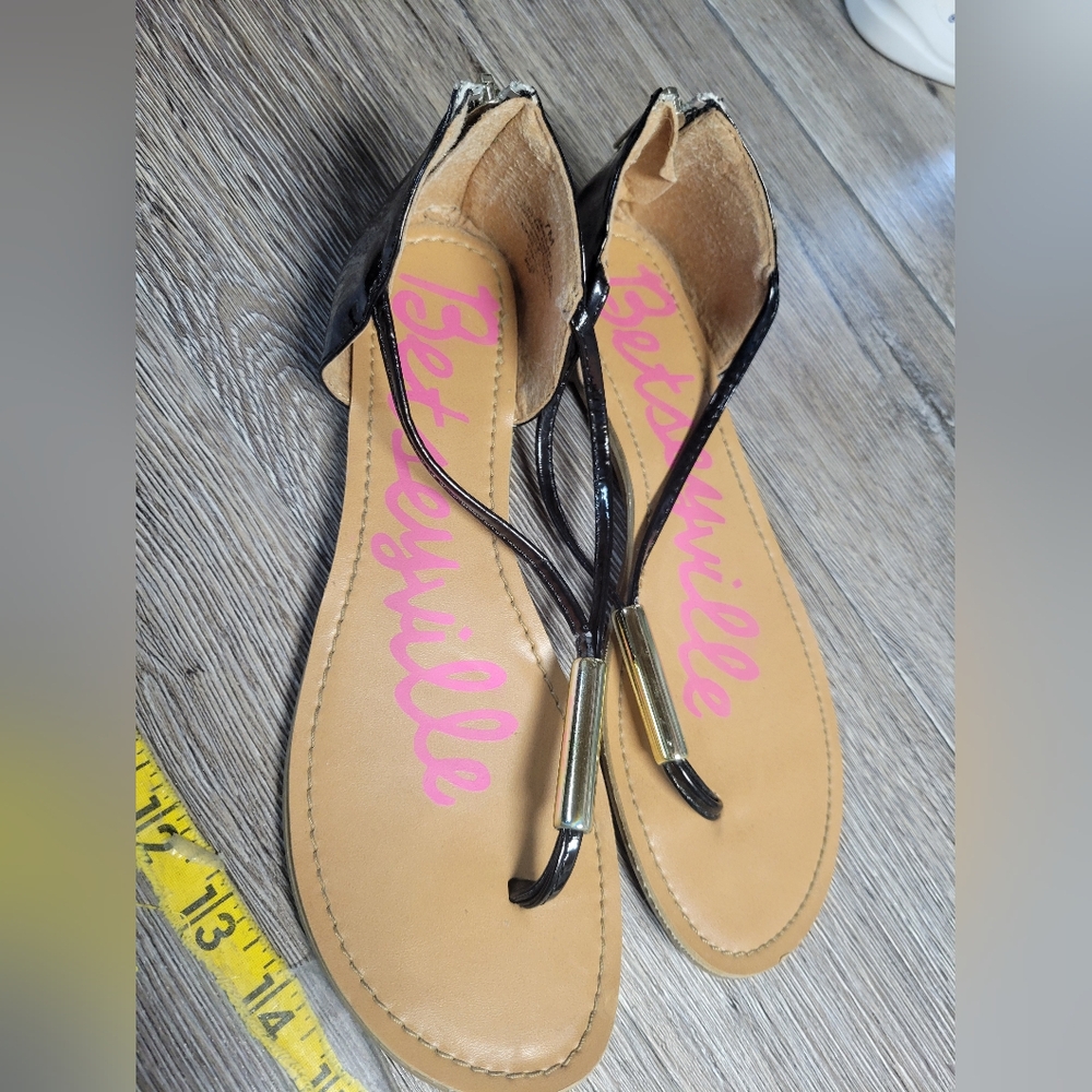 Betseyville Betsey Johnson Black Patent Zip Back Sandals Size 7‎